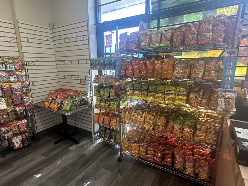Las Palmas | Carnicería, Pupusería & Taquería interior